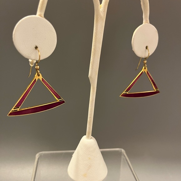 Pair of vintage, Isle of Skye, triangle shaped Earrings for pierced ears. - Picture 1 of 12